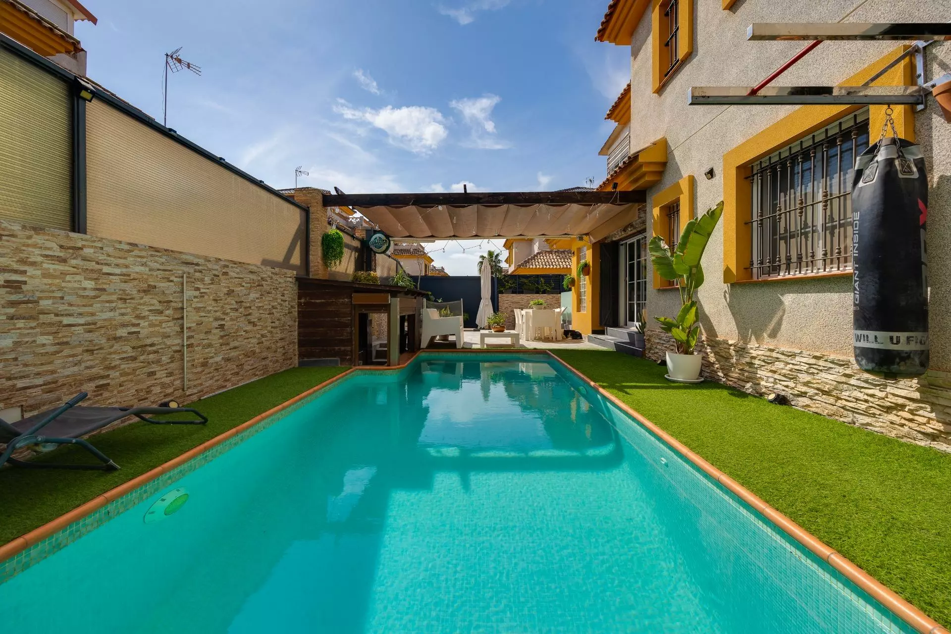 3-bedroom Villa In Los Montesinos, Spain (100 M²)
