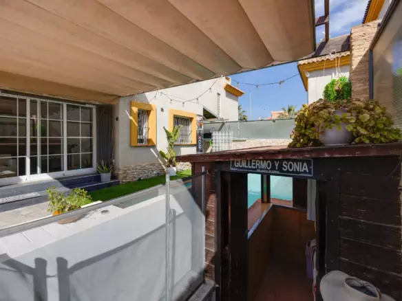 3-bedroom Villa In Los Montesinos, Spain (100 M²)