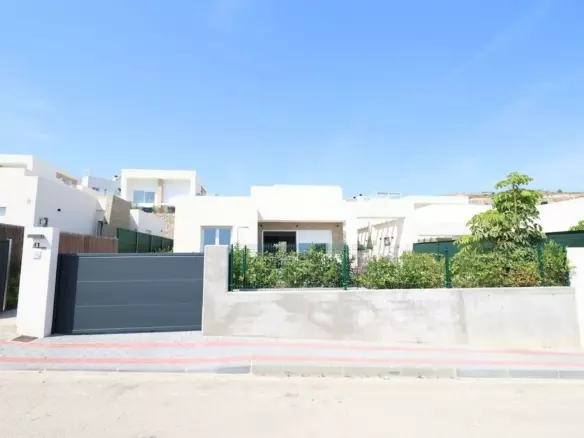 3-bedroom Villa In Algorfa, Spain (134 M²)