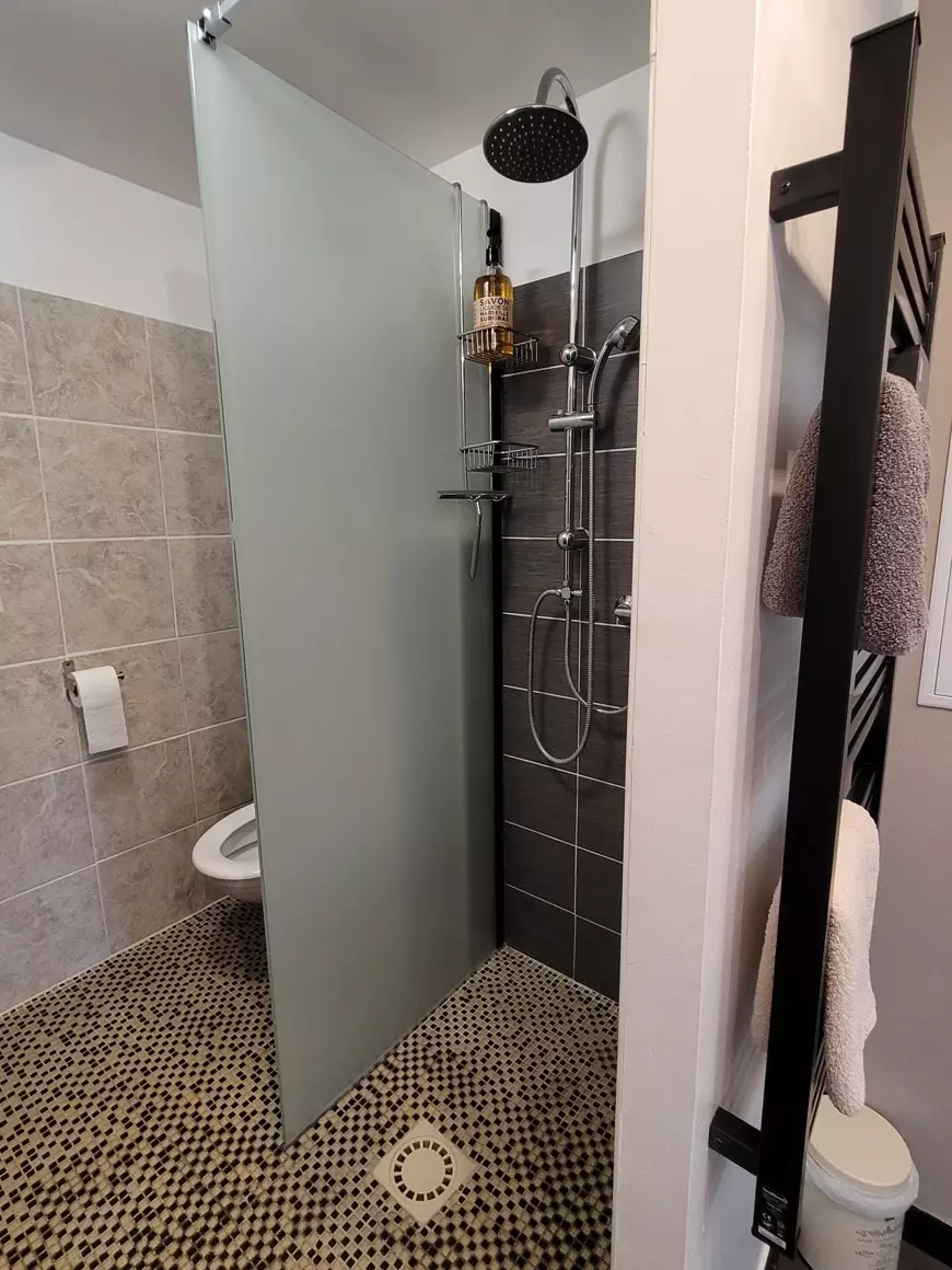 ABE588500EO-5831b6 4-bedroom Detached House In Abeilhan, France (180 M²)