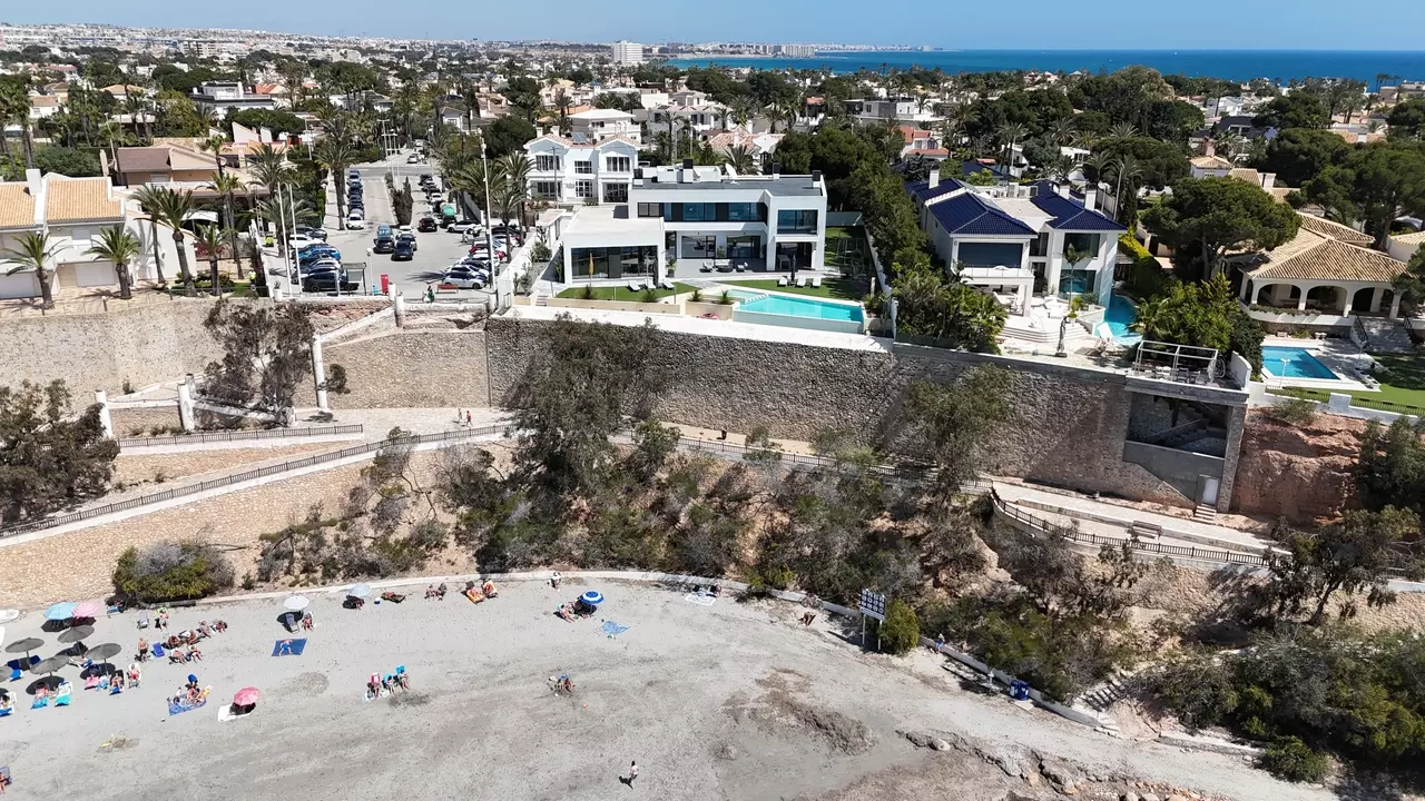 5-bedroom Villa In Cabo Roig, Spain (479 M²)