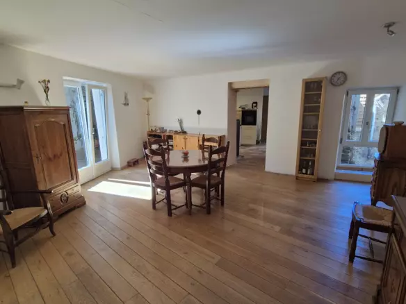 4-bedroom Property In Murviel Les Beziers, France (187 M²)
