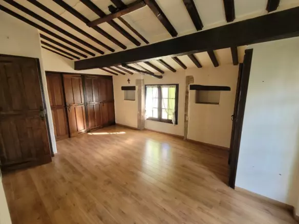 3-bedroom Property In Pezenas, France (145 M²)
