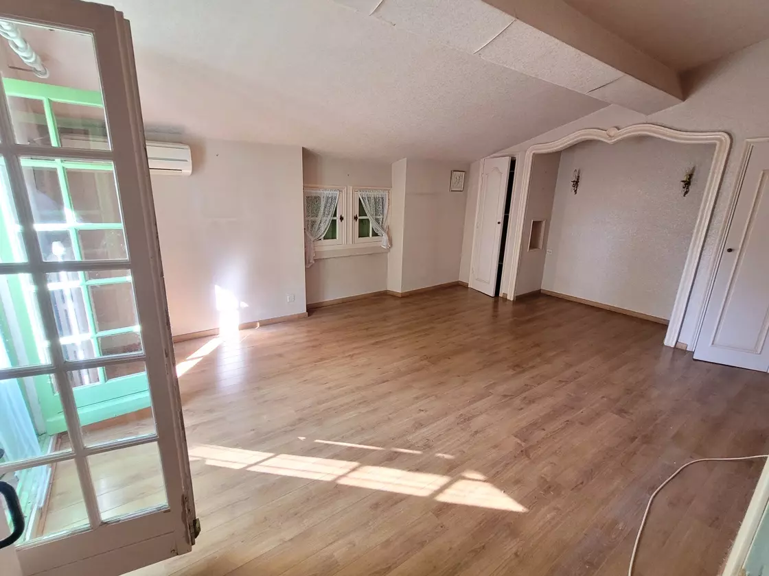 3-bedroom Property In Pezenas, France (145 M²)
