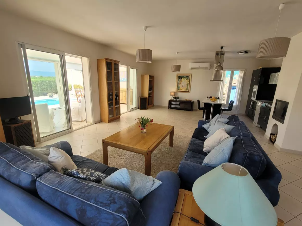 3-bedroom Detached House In Thezan Les Beziers, France (180 M²)