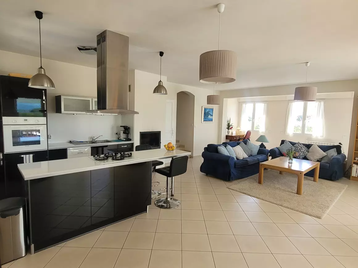 3-bedroom Detached House In Thezan Les Beziers, France (180 M²)