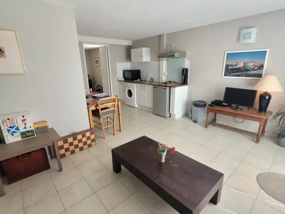 3-bedroom Detached House In Thezan Les Beziers, France (180 M²)
