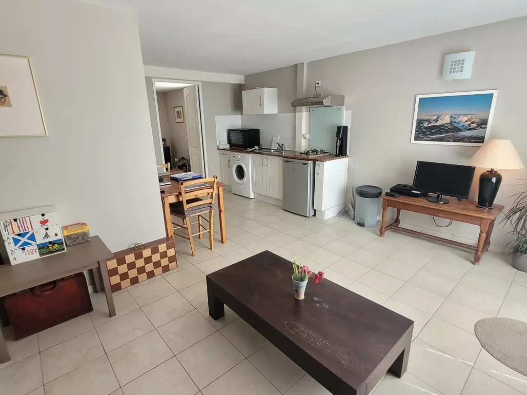 3-bedroom Detached House In Thezan Les Beziers, France (180 M²)