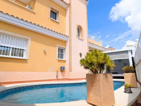 3-bedroom Detached Villa In Lo Crispin, Spain (124 M²)