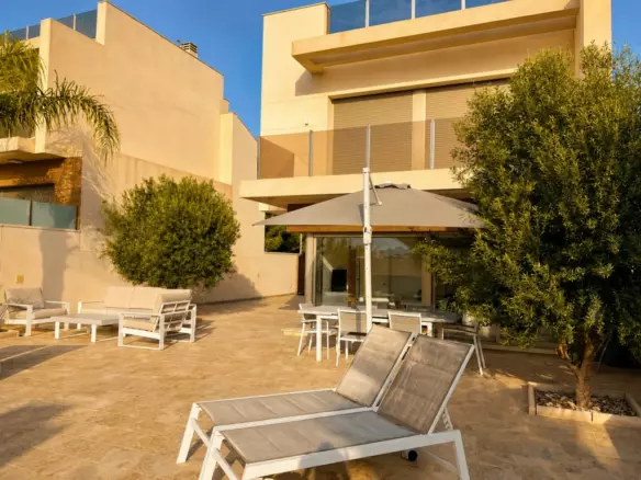3-bedroom Villa In San Miguel De Salinas, Spain (125 M²)