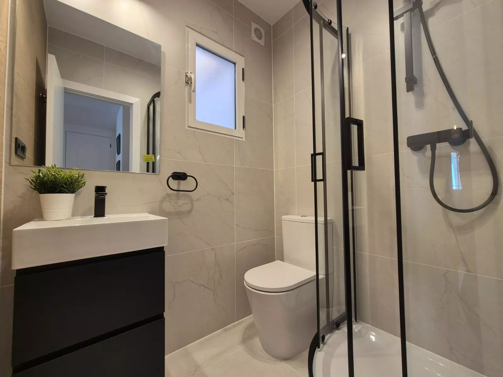 o_1k2huv8ph1gng1he1vo92tbqo63g-e0c850 3-bedroom Town House In Alicante, Spain (83 M²)