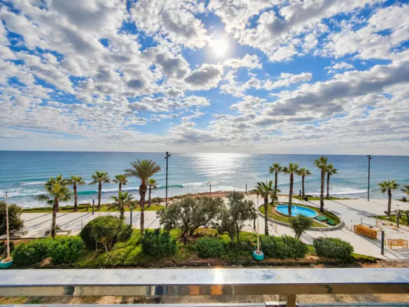 3-bedroom Apartment In Torrevieja, Spain (120 M²)