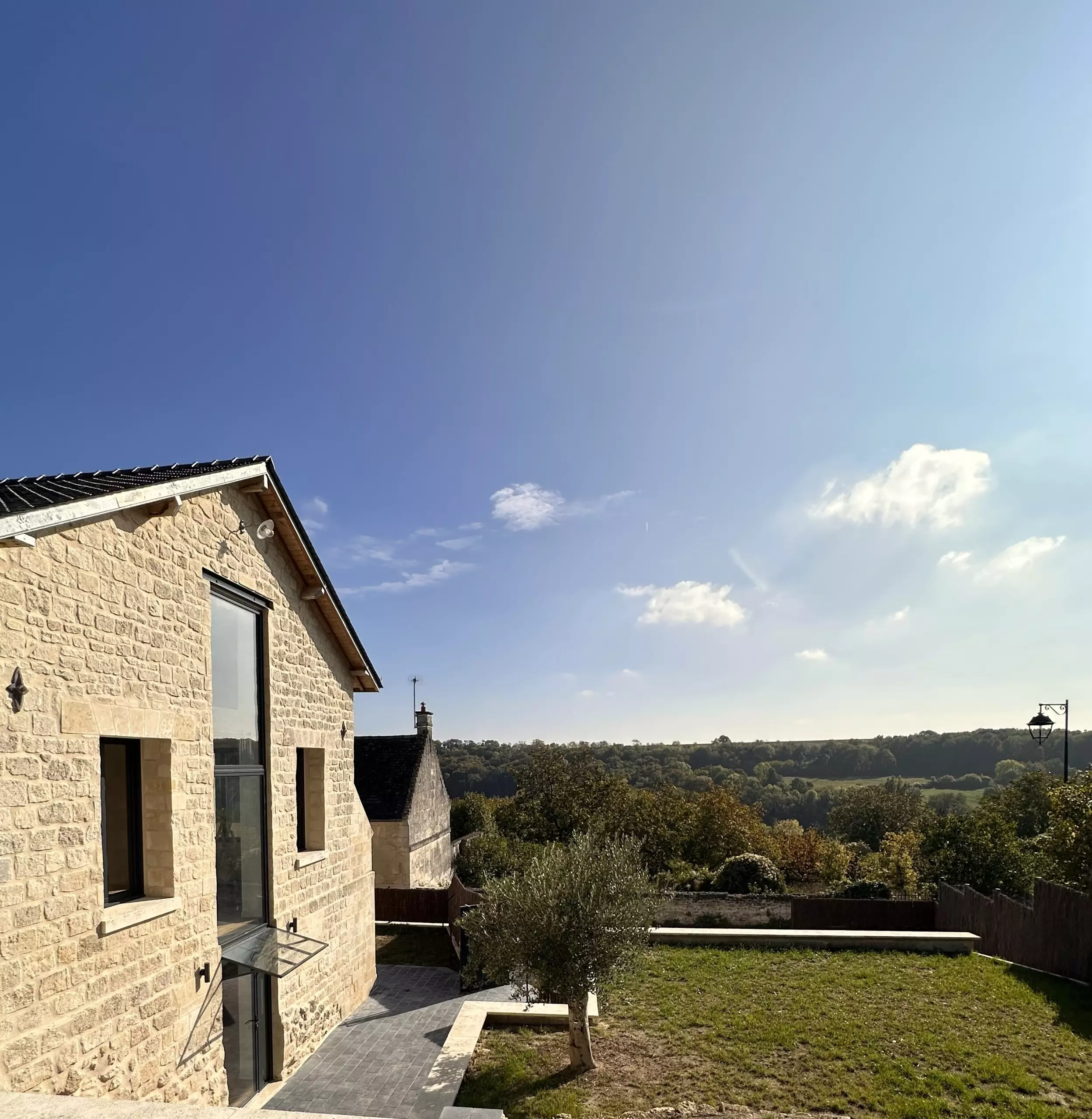 Exceptional Contemporary Country Retreat With Panoramic Valley Views – 1h30 From Paris