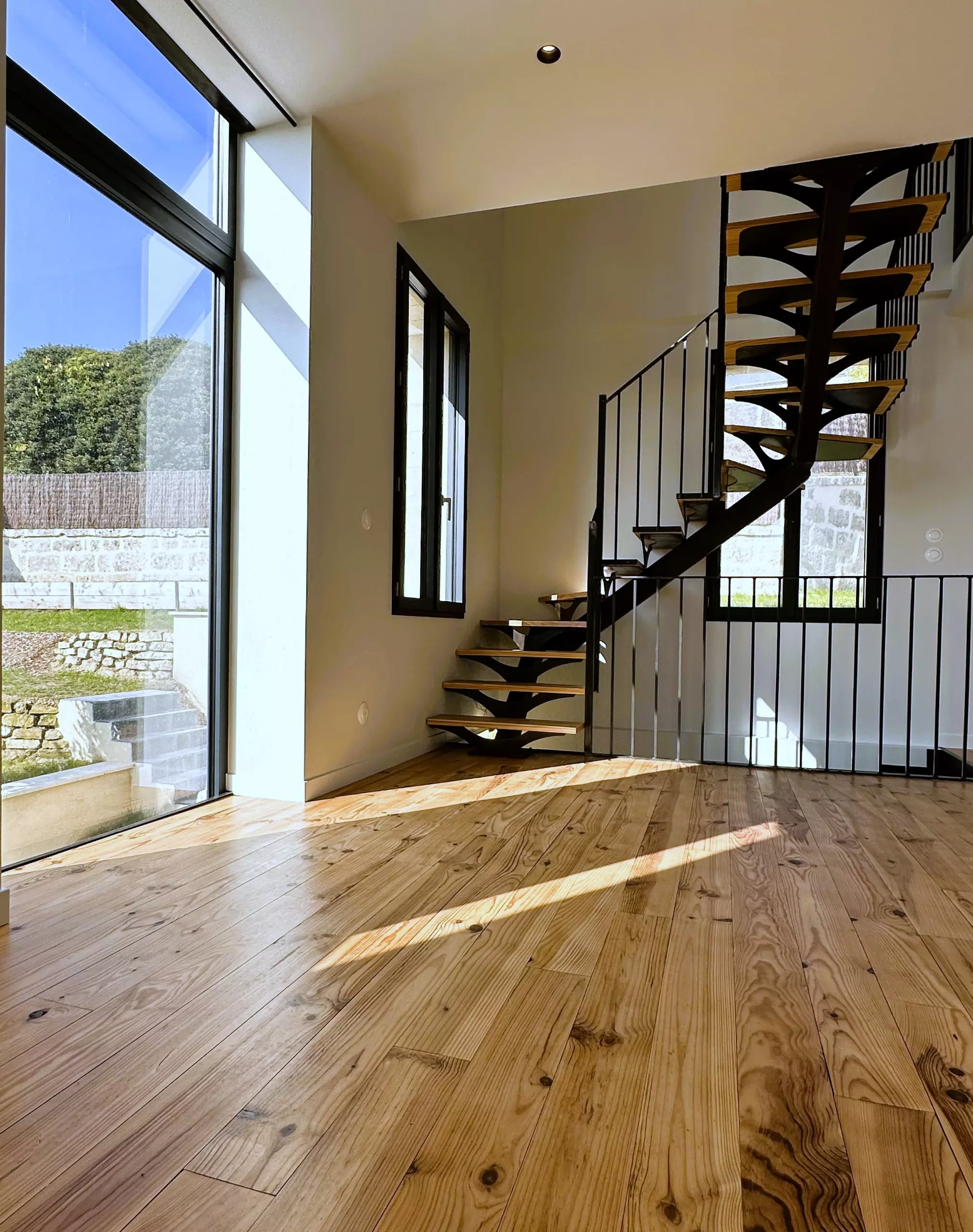 Exceptional Contemporary Country Retreat With Panoramic Valley Views – 1h30 From Paris