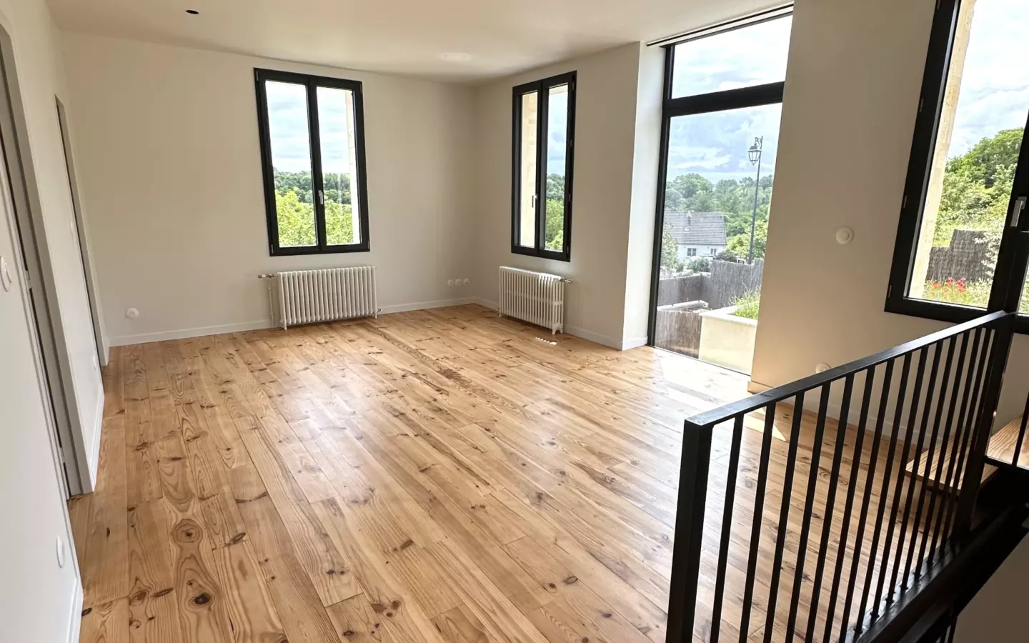 Exceptional Contemporary Country Retreat With Panoramic Valley Views – 1h30 From Paris