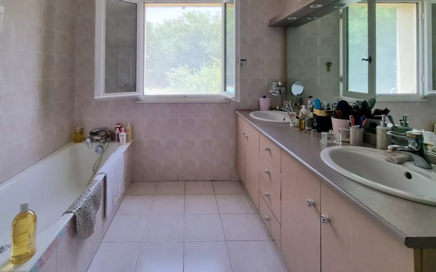 4-bedroom House In Couiza, France (170 M²)