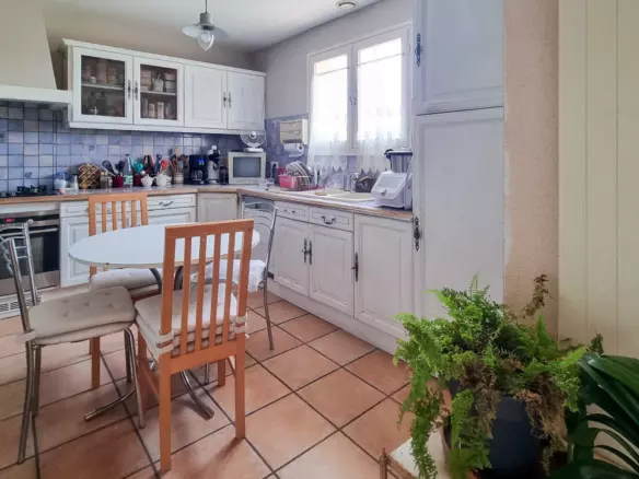 4-bedroom House In Couiza, France (170 M²)