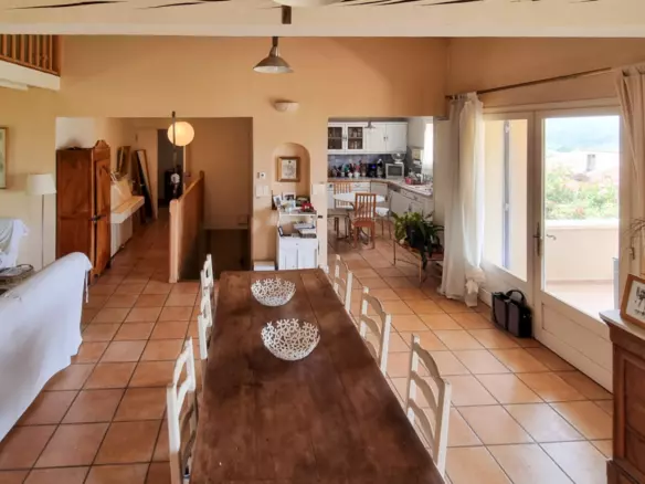 4-bedroom House In Couiza, France (170 M²)