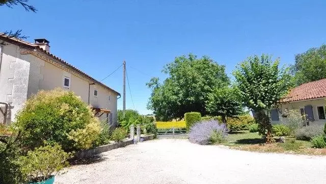 4-bedroom House (200 M²)