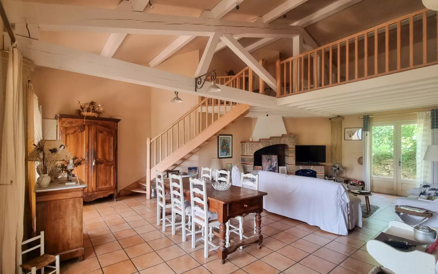 4-bedroom House In Couiza, France (170 M²)