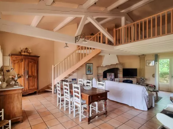 4-bedroom House In Couiza, France (170 M²)