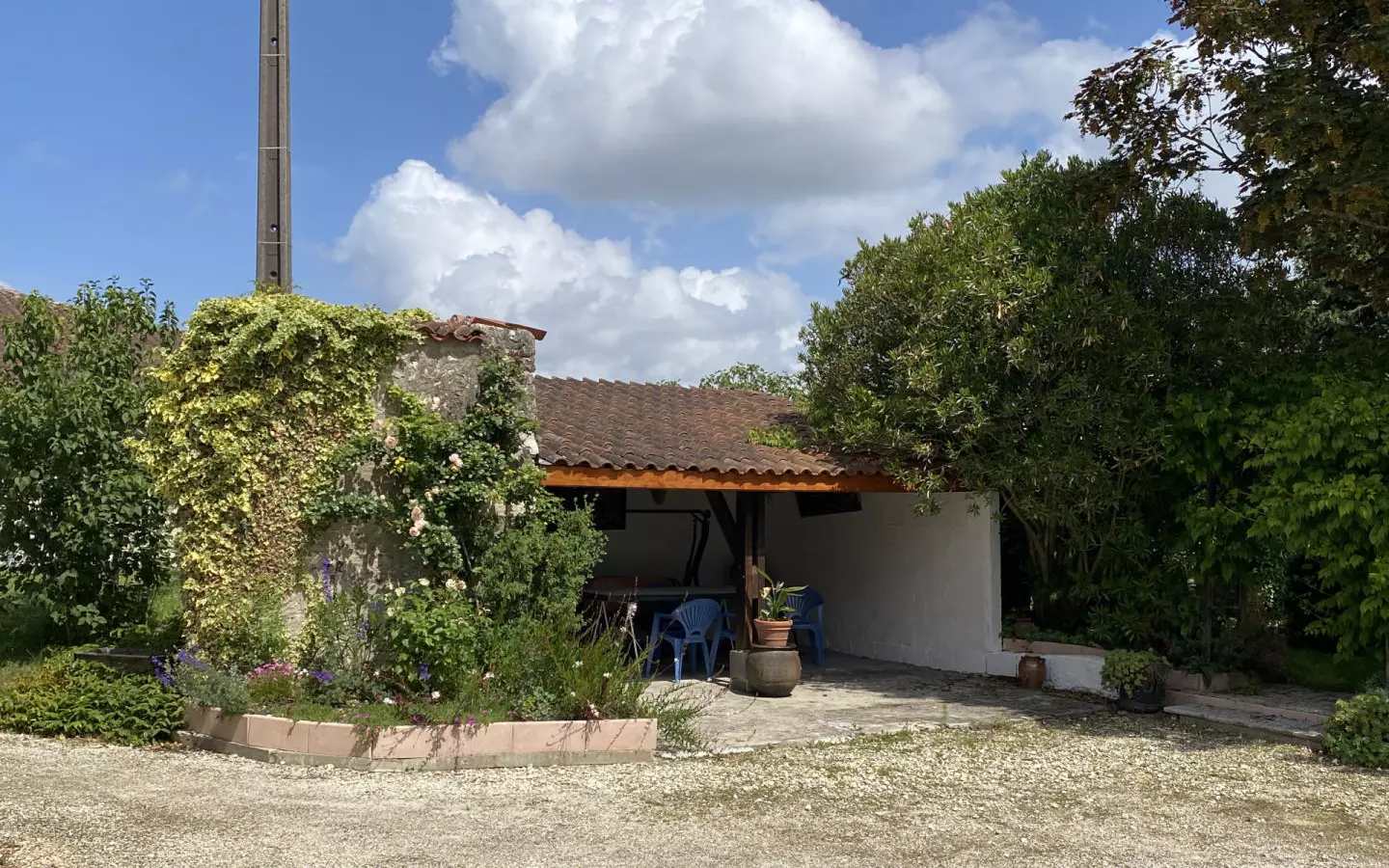 5-bedroom Country House In Saint-quentin-de-chalais, France (137 M²)