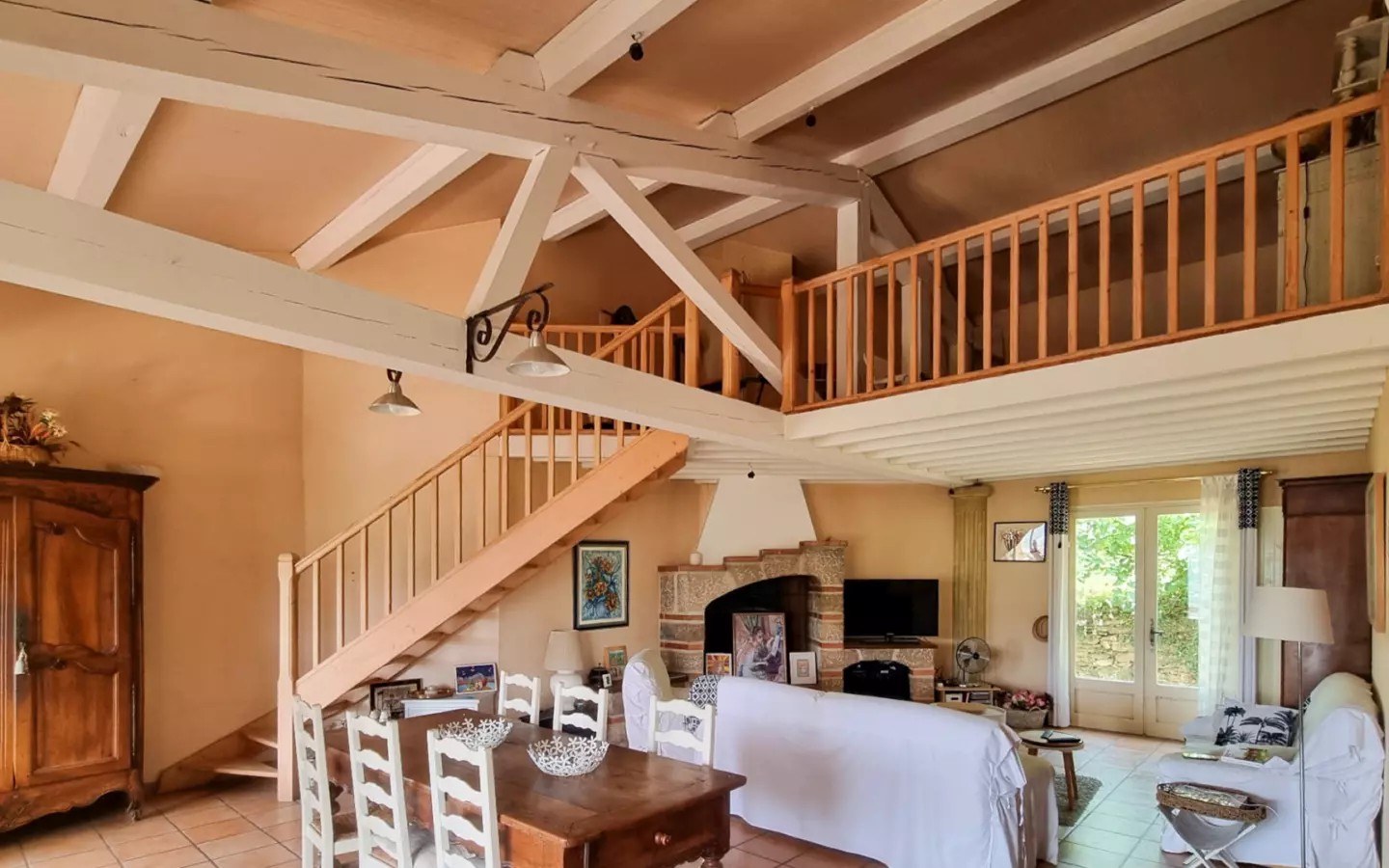 4-bedroom House In Couiza, France (170 M²)