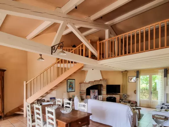 4-bedroom House In Couiza, France (170 M²)