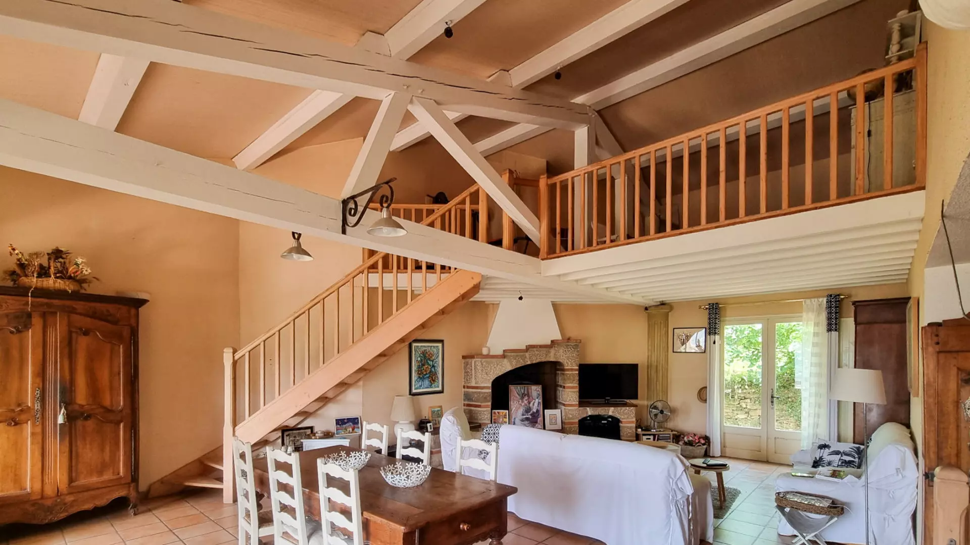 4-bedroom House In Couiza, France (170 M²)