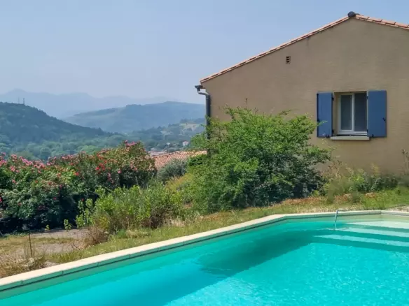 4-bedroom House In Couiza, France (170 M²)