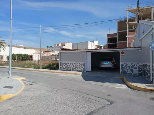 4-bedroom Semi In Los Montesinos, Spain (330 M²)