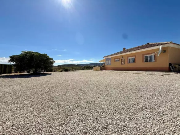 4-bedroom Detached Villa In Pinoso, Spain (177 M²)