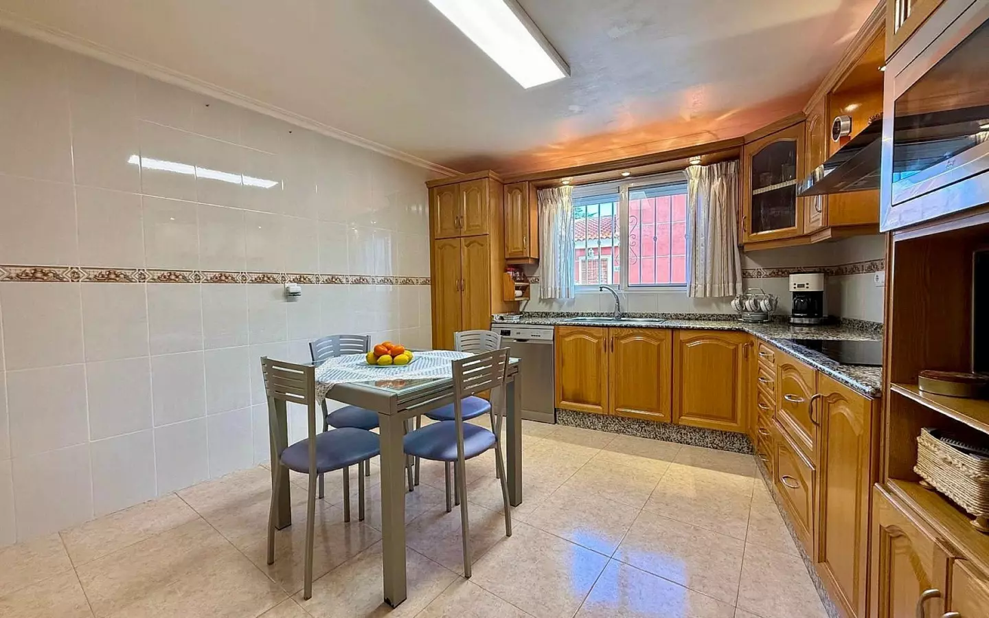 3-bedroom Townhouse In Pinoso, Spain (126 M²)