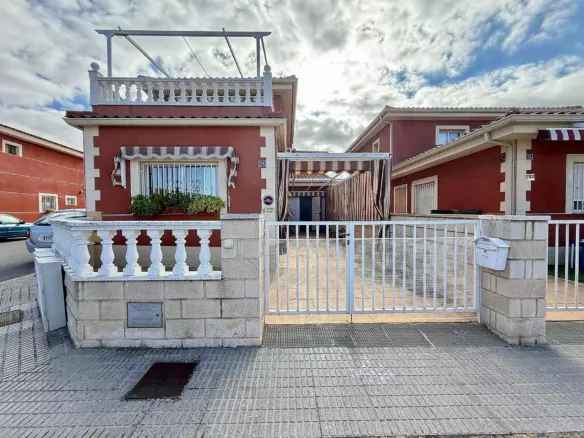 3-bedroom Townhouse In Pinoso, Spain (126 M²)