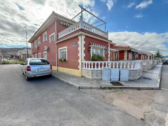 3-bedroom Townhouse In Pinoso, Spain (126 M²)