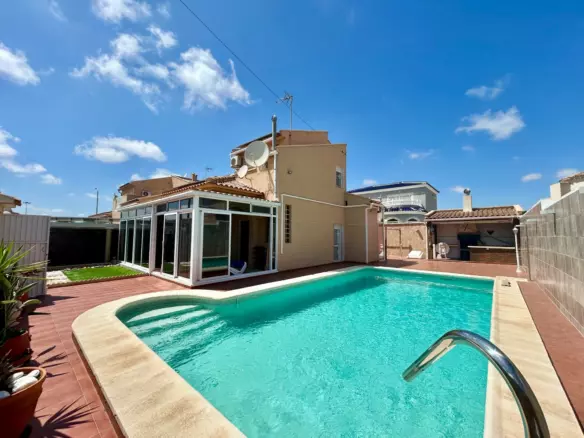 3-bedroom Villa In Torrevieja, Spain (115 M²)