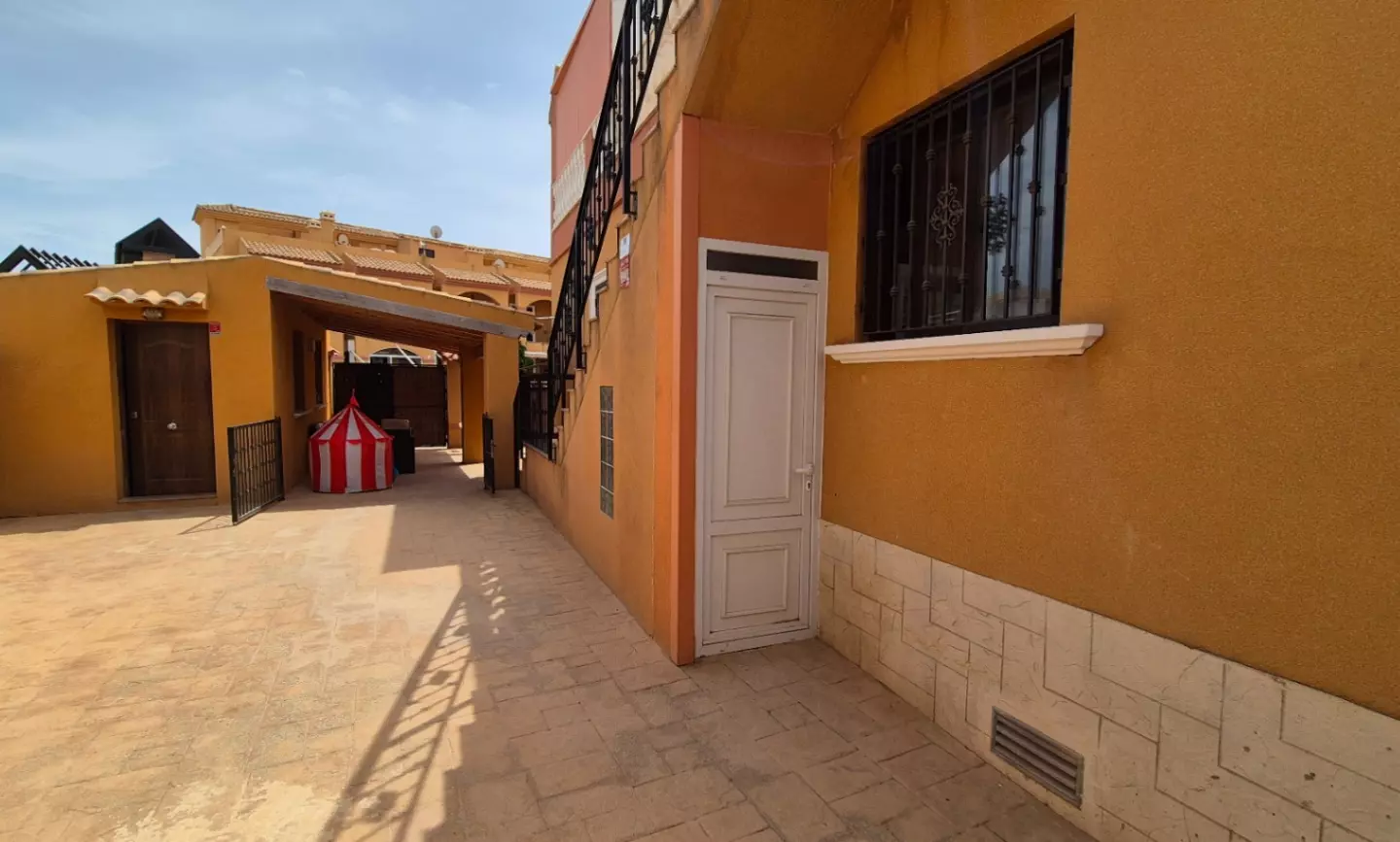 2-bedroom Villa In Torrevieja, Spain (90 M²)