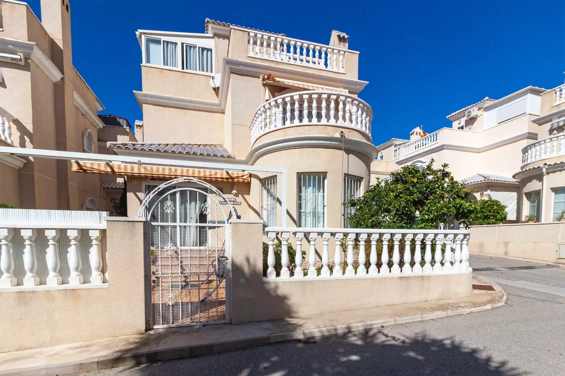 4-bedroom Villa In Orihuela Costa, Spain (105 M²)