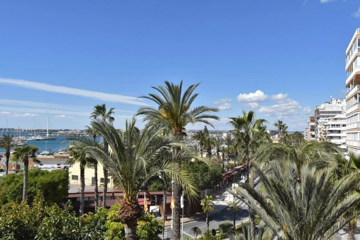 3-bedroom Apartment In Torrevieja, Spain (141 M²)
