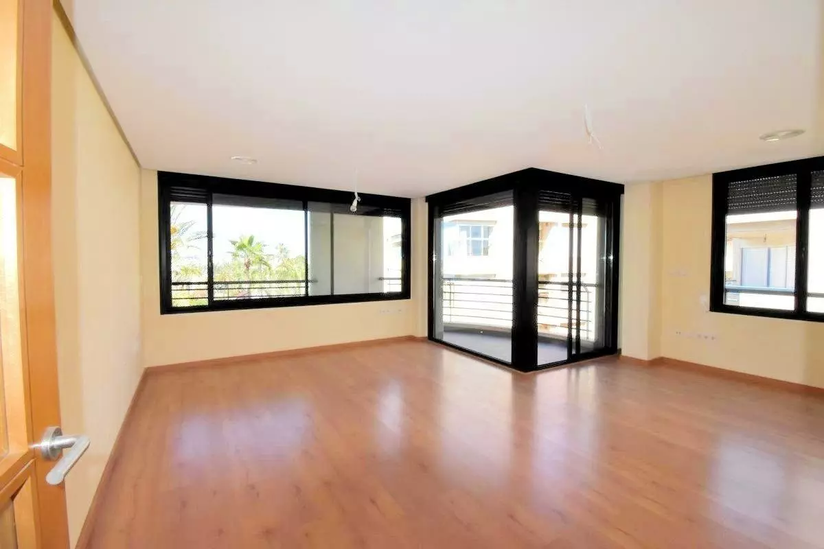 3-bedroom Apartment In Torrevieja, Spain (141 M²)