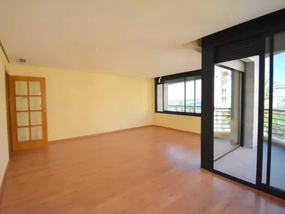 3-bedroom Apartment In Torrevieja, Spain (141 M²)