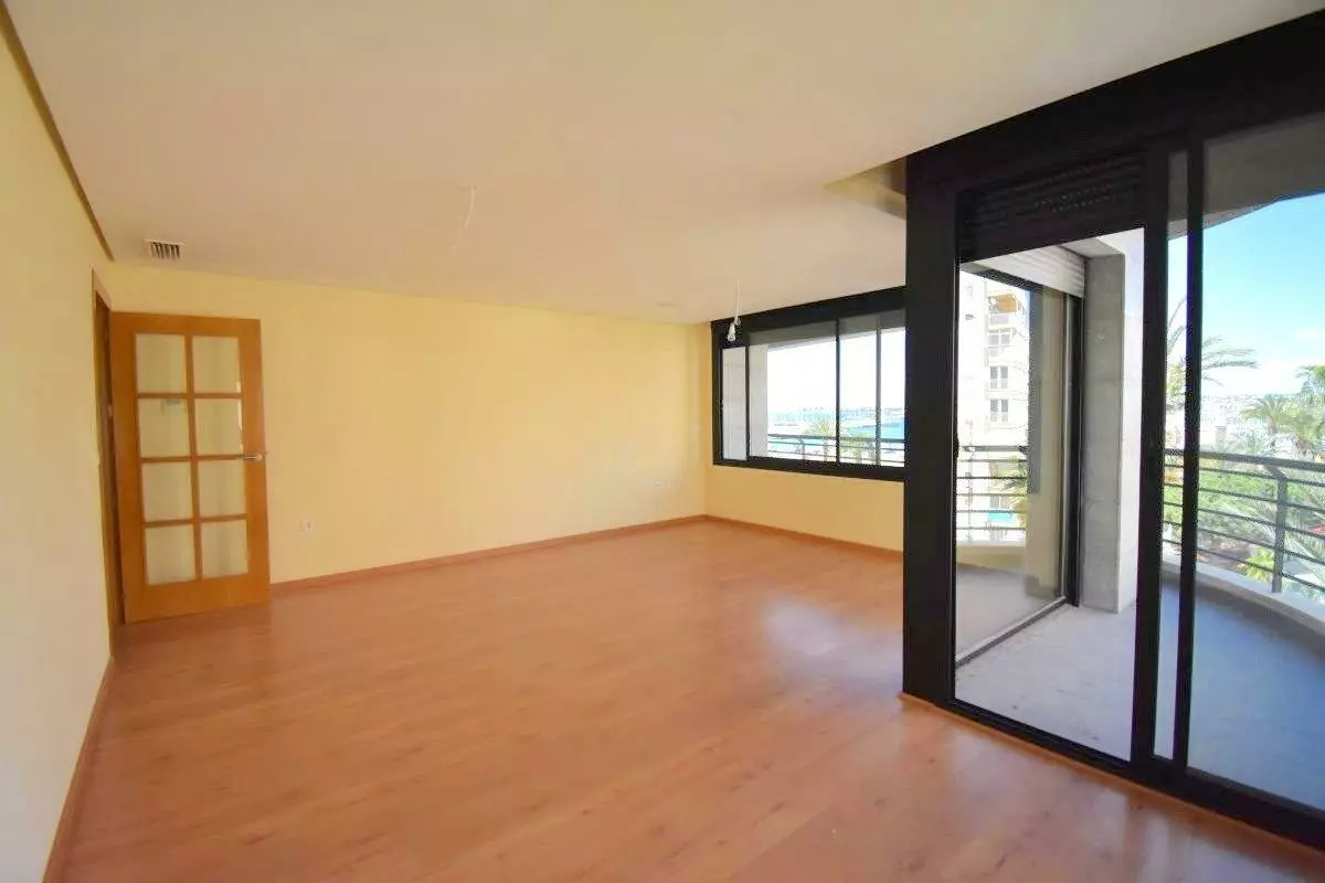 3-bedroom Apartment In Torrevieja, Spain (141 M²)