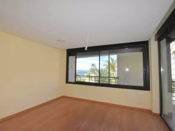 3-bedroom Apartment In Torrevieja, Spain (141 M²)