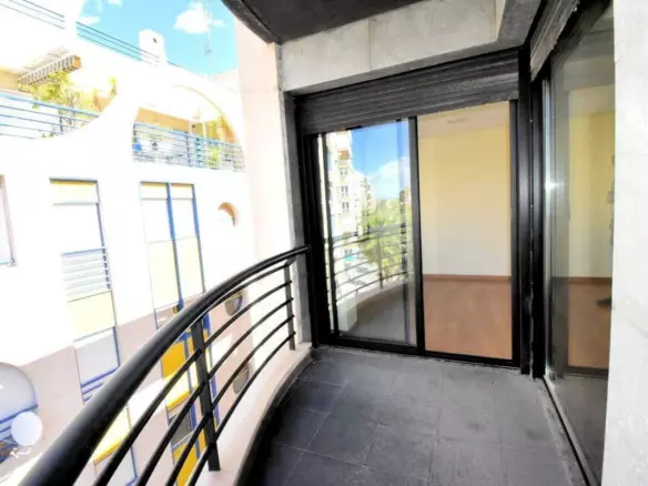 3-bedroom Apartment In Torrevieja, Spain (141 M²)