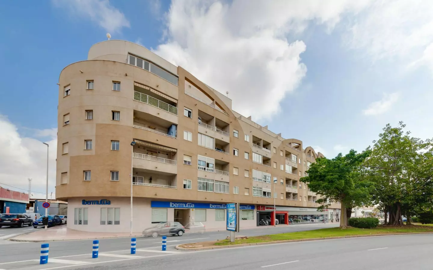 2-bedroom Apartment In Torrevieja, Spain (69 M²)