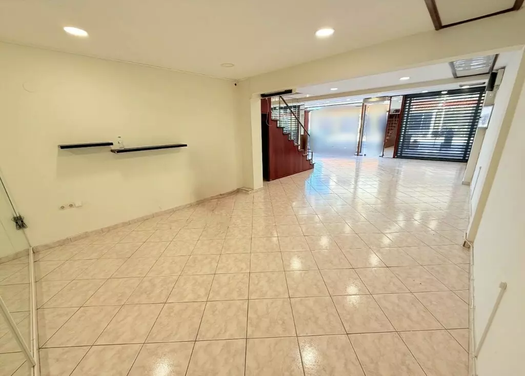 Commercial Property In Paralia, Greece (182 M²)