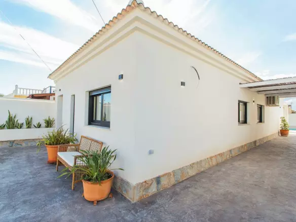 2-bedroom Town House In Torrevieja, Spain (104 M²)