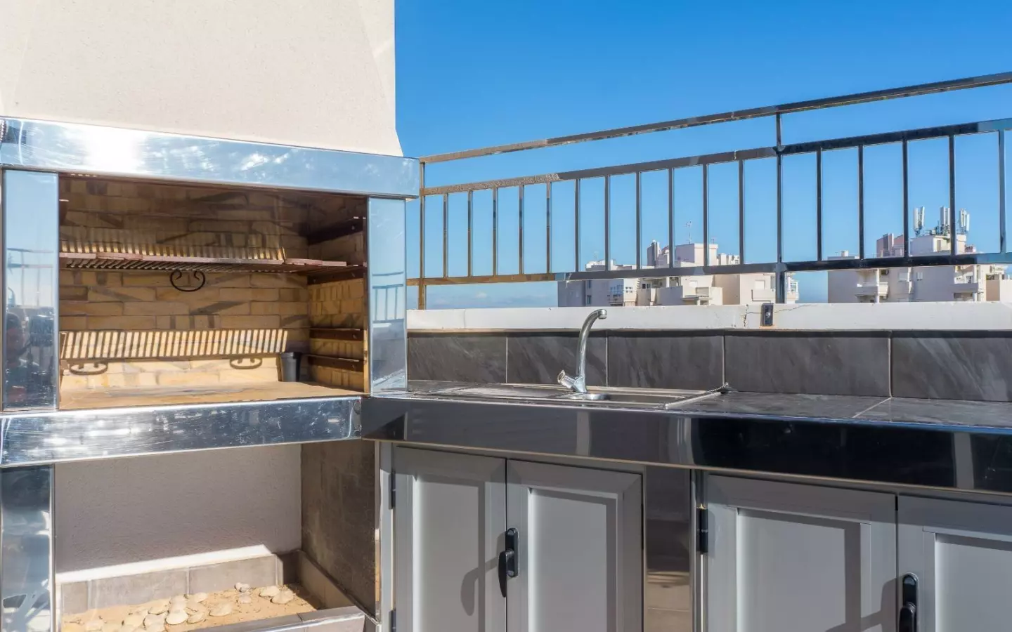 3-bedroom Apartment In Torrevieja, Spain (205 M²)