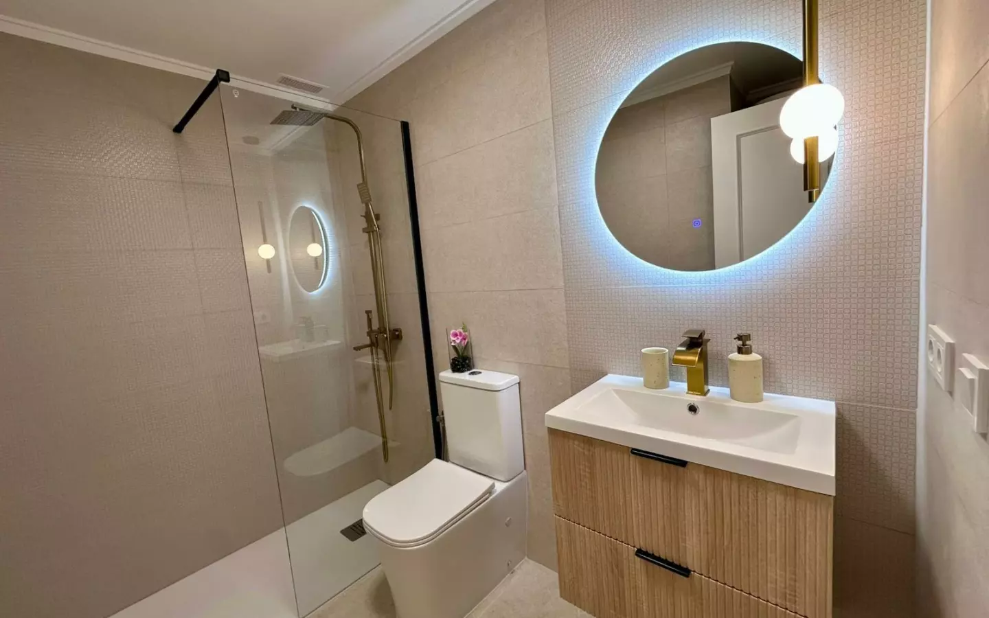 2-bedroom Apartment In Torrevieja, Spain (65 M²)