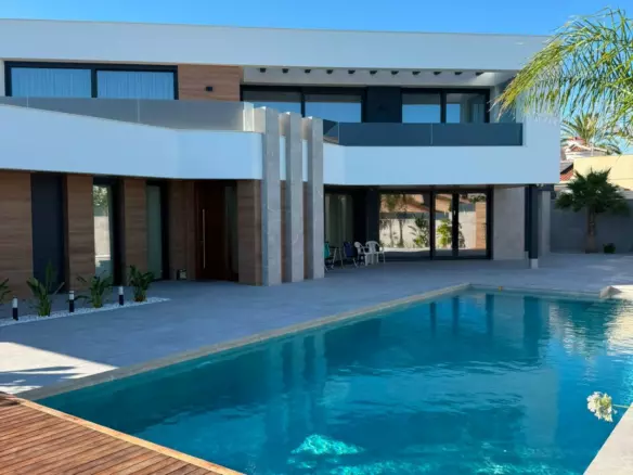 5-bedroom Villa In Ciudad Quesada, Spain (425 M²)